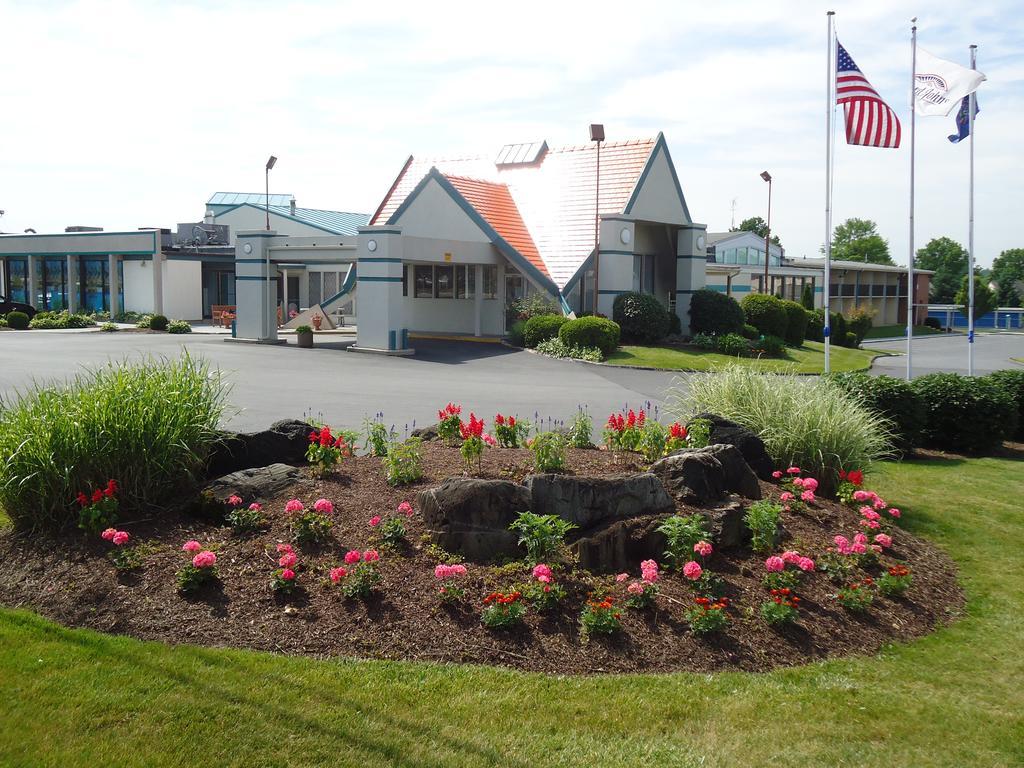 Budget Host Inn & Suites Fertility Exterior foto