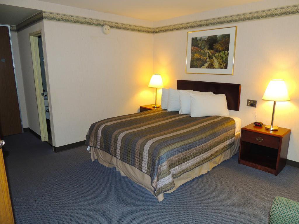 Budget Host Inn & Suites Fertility Zimmer foto