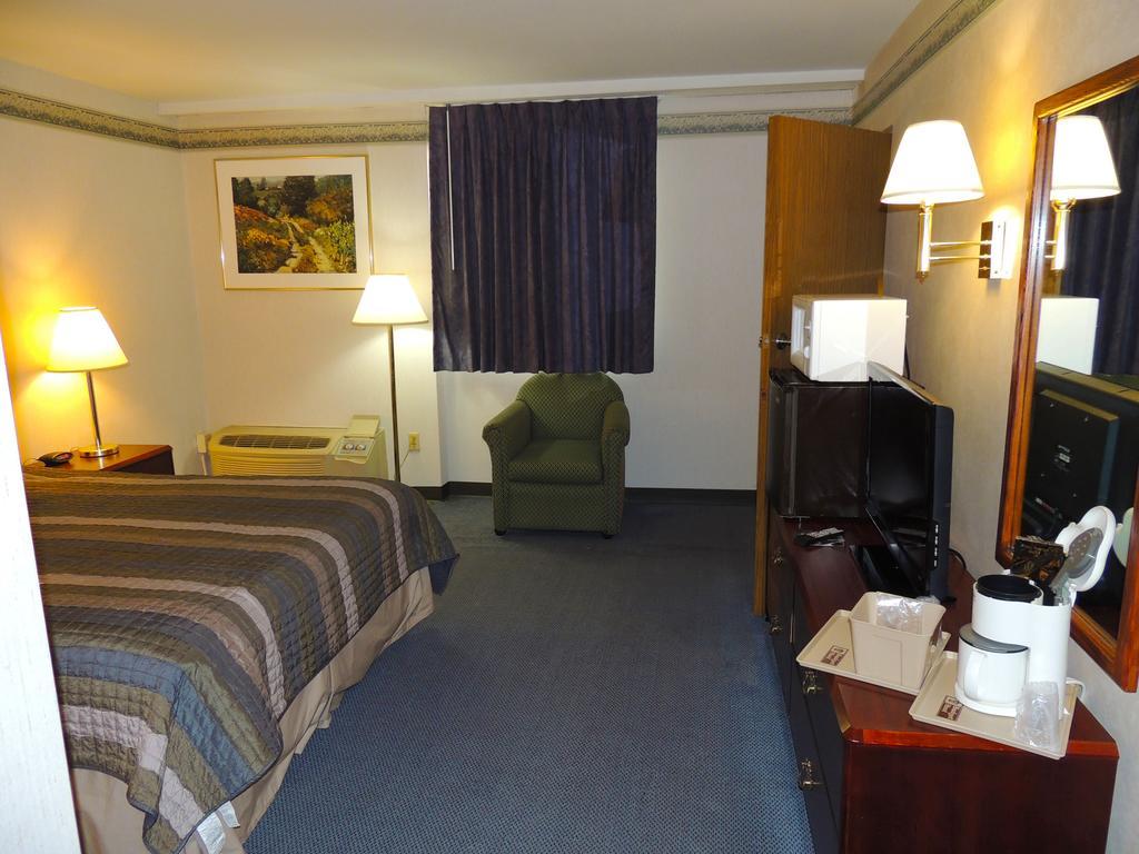 Budget Host Inn & Suites Fertility Zimmer foto