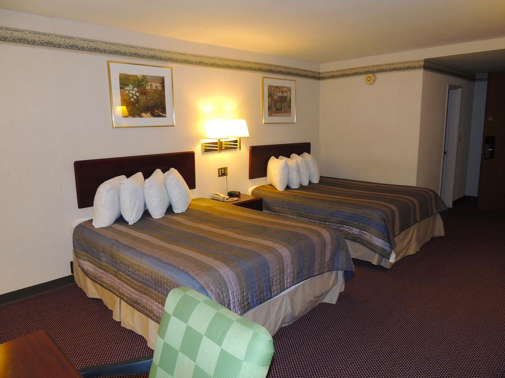 Budget Host Inn & Suites Fertility Zimmer foto