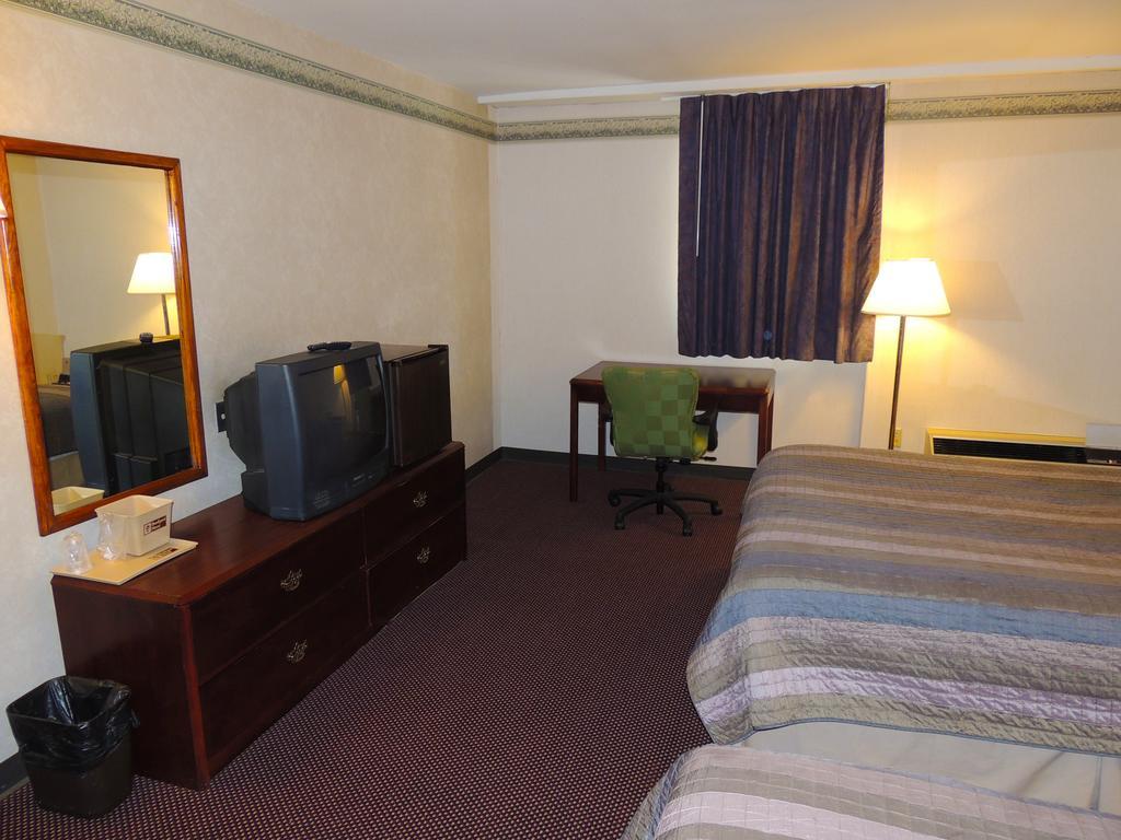 Budget Host Inn & Suites Fertility Zimmer foto