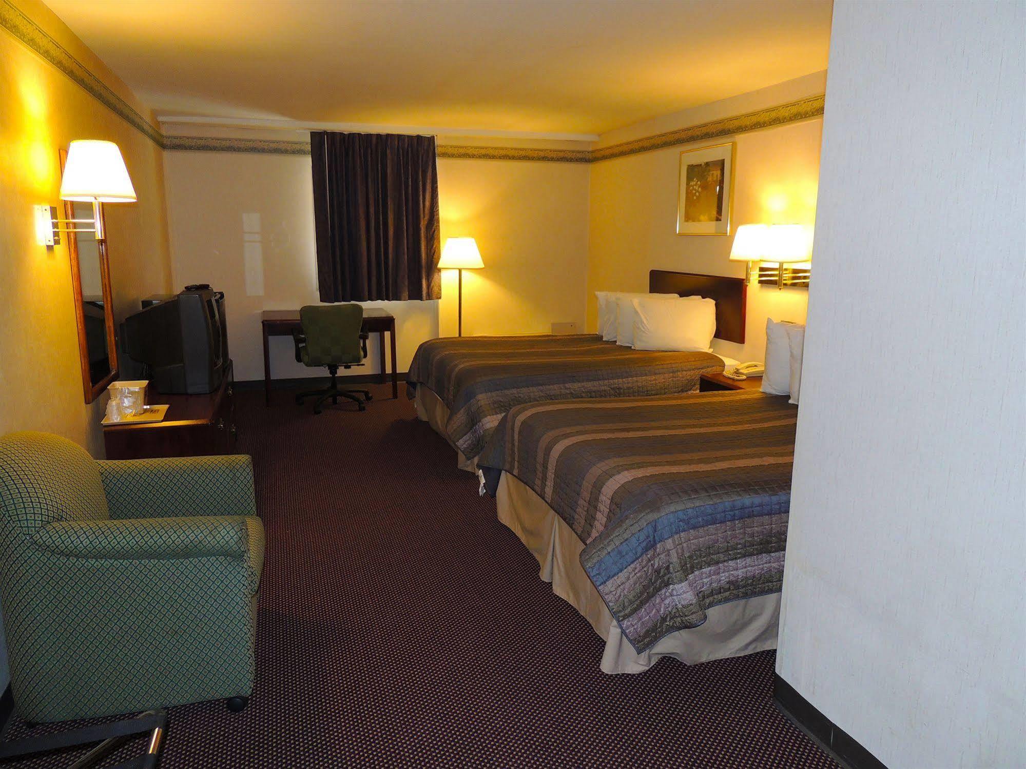 Budget Host Inn & Suites Fertility Exterior foto