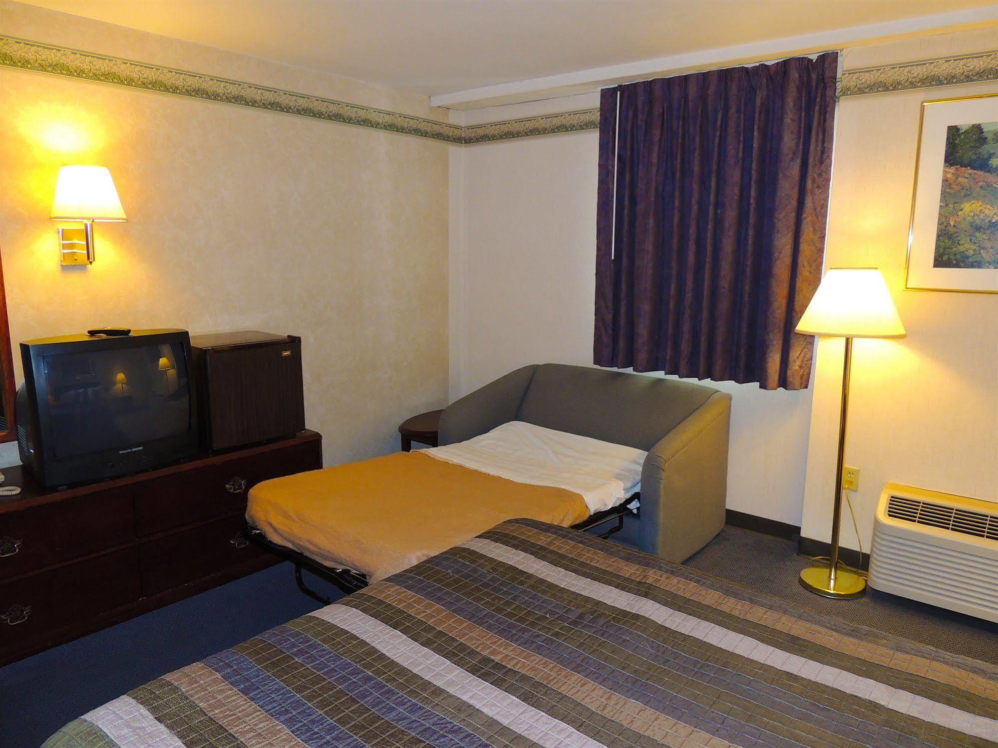 Budget Host Inn & Suites Fertility Exterior foto